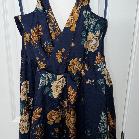 BNWT Hello Molly Floral Midi Dress - Navy and Beige - Picture 2 of 8